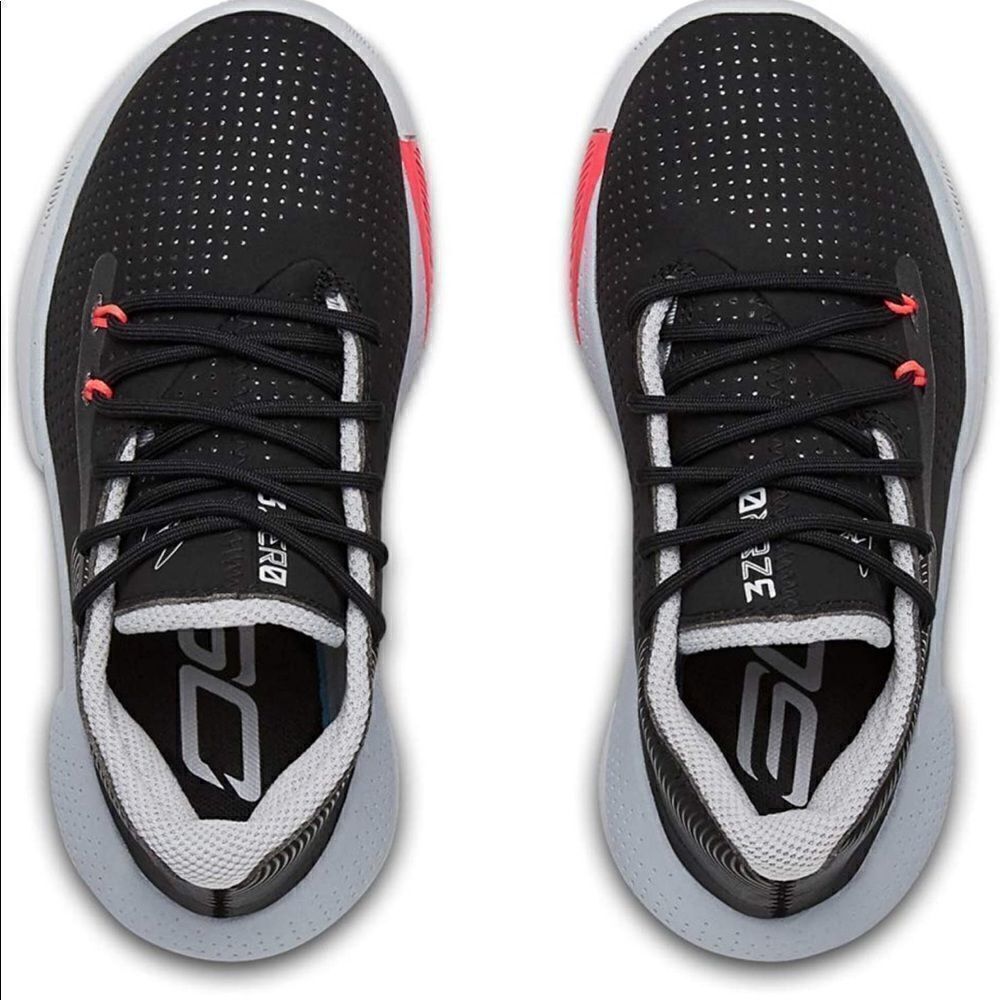 Under Armour SC 3zer0 Iii Boys Basketball Shoes Size 5Y